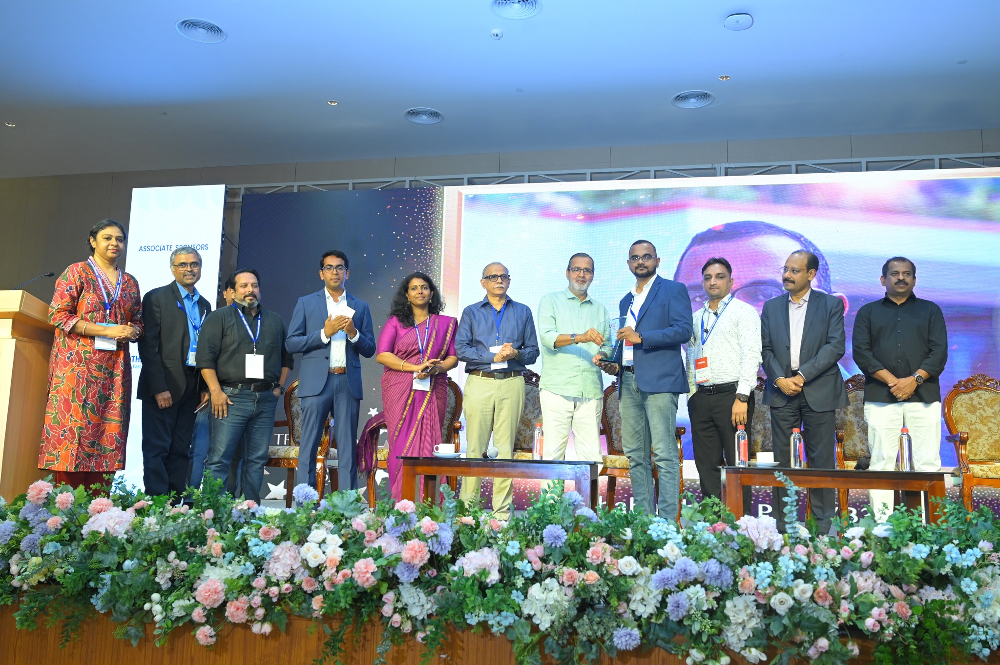 Hash Future School receiving recognition at VBA Business Summit in Kochi